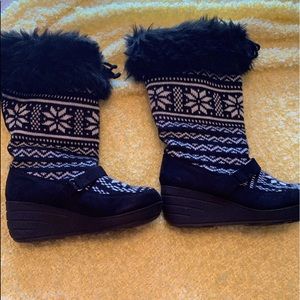 Size 7 wedge sweater boots